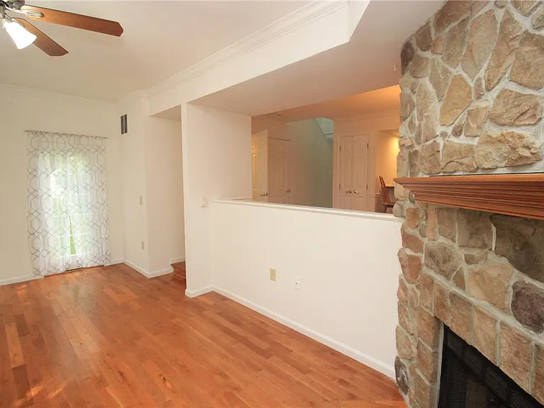 106 Founders Ct — Photo 7