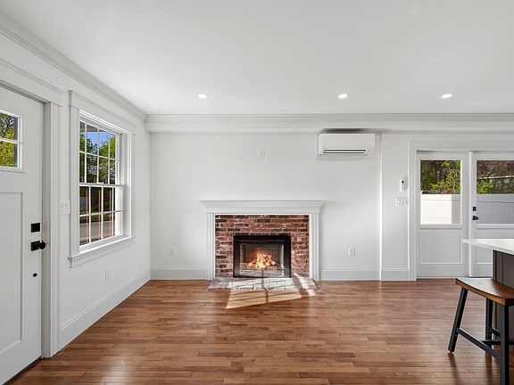 4th image of 2 Railroad Ave #2
