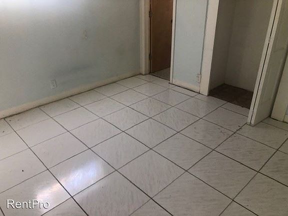 5th image of 1109 S Federal Hwy APT 1