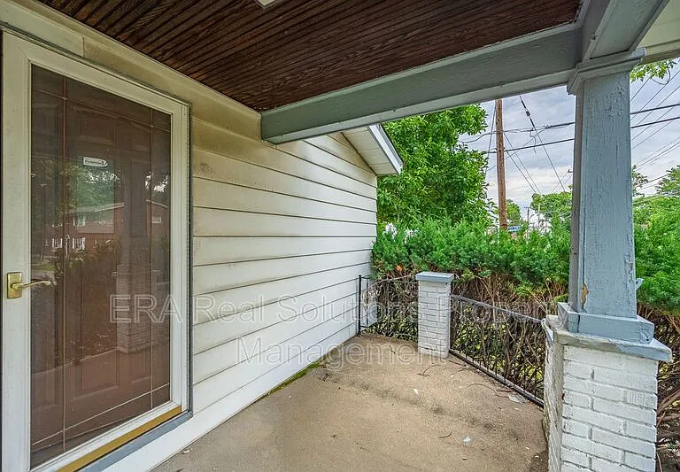 2028 W Galbraith Rd — Photo 6