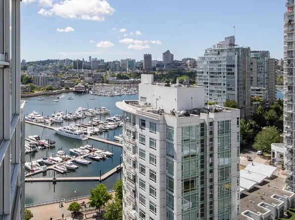 193 Aquarius Mews #2002, Vancouver, BC V6Z 2Z2