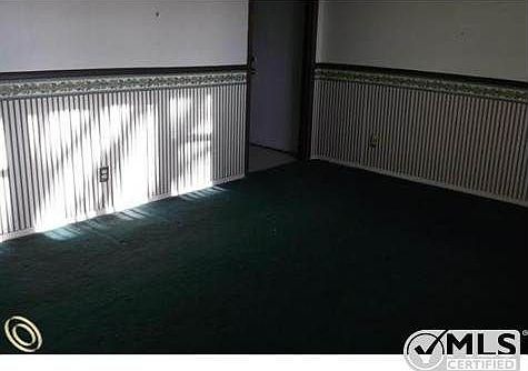 99028763 Living Room.JPG