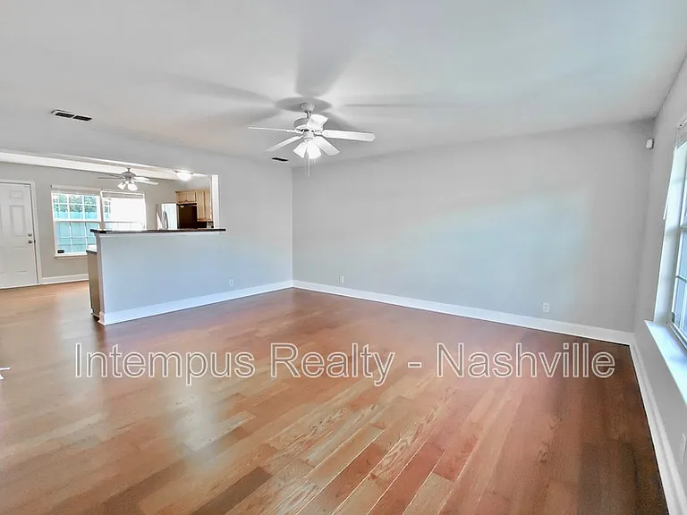 325 Shoshone Pl — Photo 2