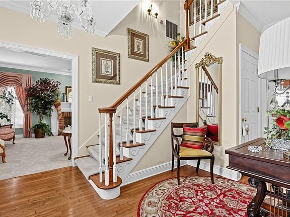 5th image of 2105 Augusta Dr