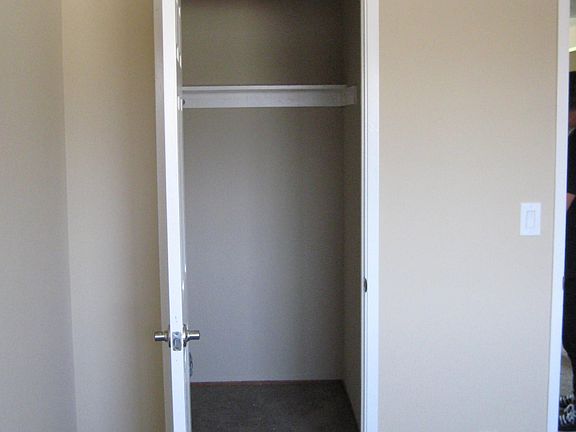 4th image of 691 Ontario Ct