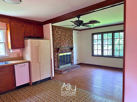2nd image of 1401 Bobbiedell Ln