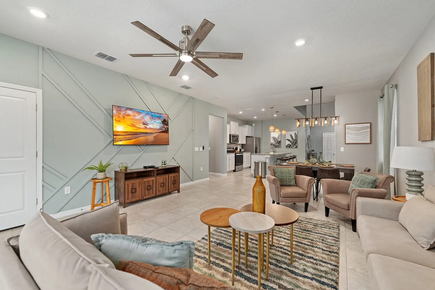 7 bed, 5.0 bath, 3100 sqft, $8,353 — Photo 2