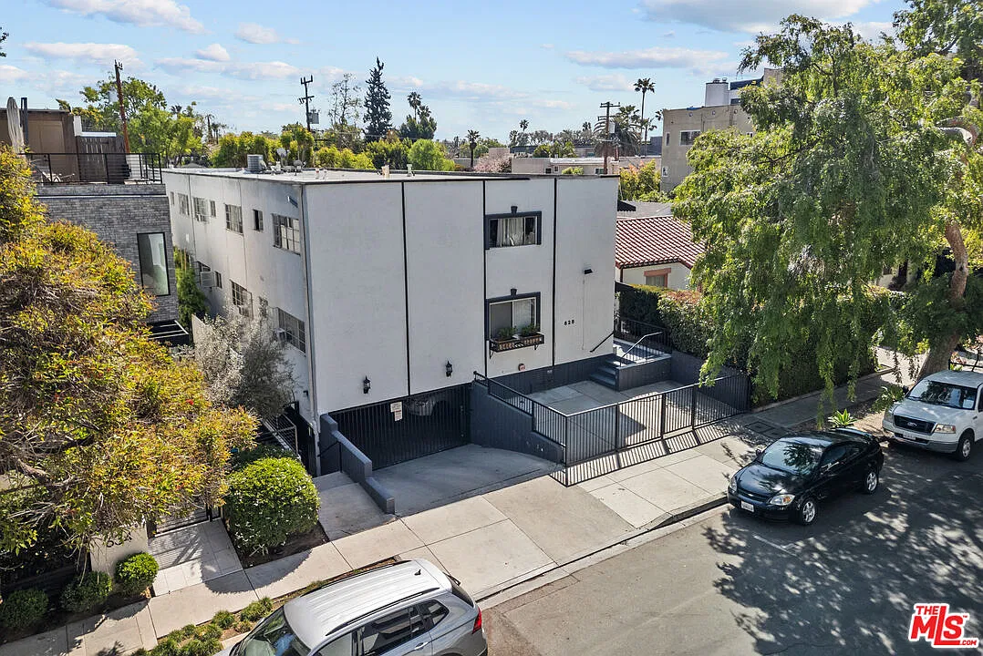 1 bed, 1.0 bath, $2,995 — Photo 1