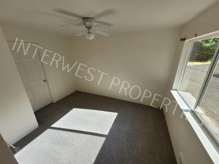 16045 Swan Ave — Photo 9