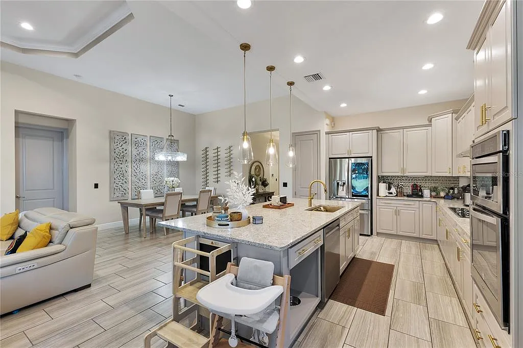3 bed, 2.5 bath, 2293 sqft, $3,850 — Photo 3