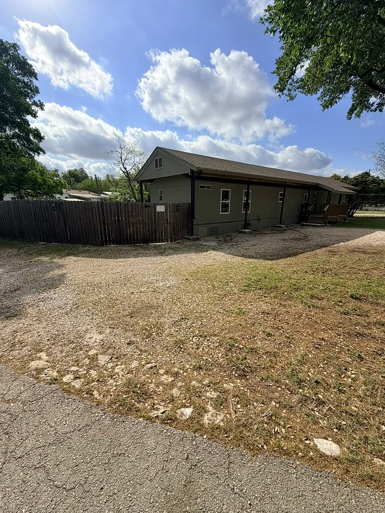 Building Photo - 2406 Sumac Ln