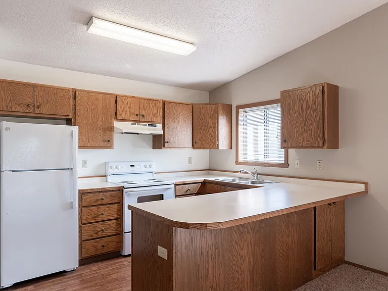 Fargo, ND Rosegate Apartments | 21A | Kitchen