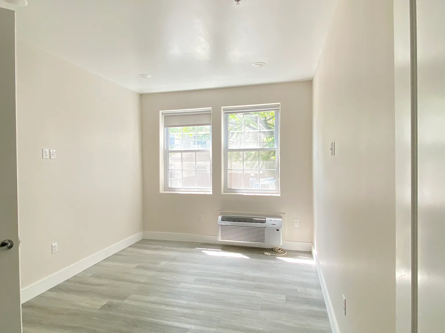 3 bed, 1250 sqft, $3,150 — Photo 2