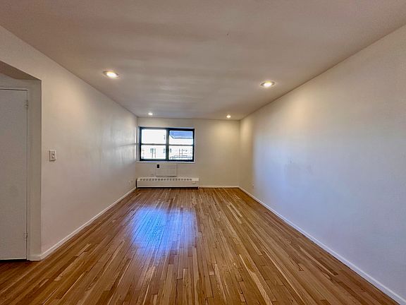 4th image of 149-45 Northern Blvd #4U