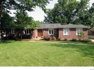 1002 Bridgeport Dr, Ballwin, MO