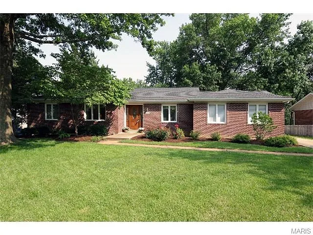 1002 Bridgeport Dr photo 1