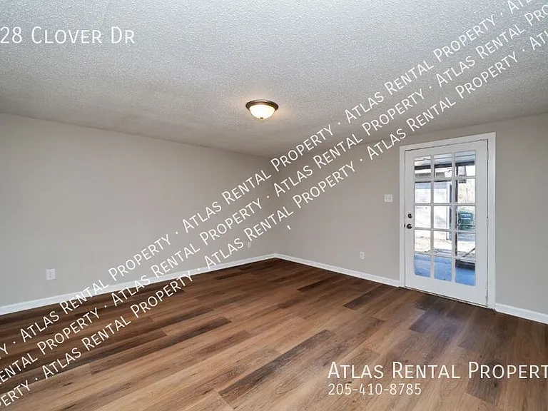 828 Clover Dr — Photo 13