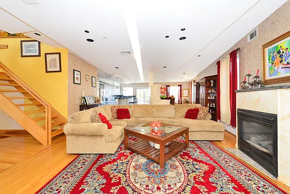 Sold by Talk of the Town Realty | media 2