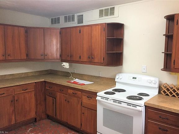 4th image of 163 N Abilene Ave