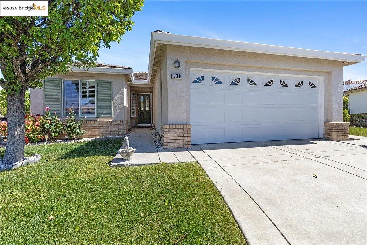 330 Cypress Dr photo 1