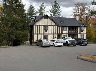 17 Essex Ct, Brookfield, CT 06804