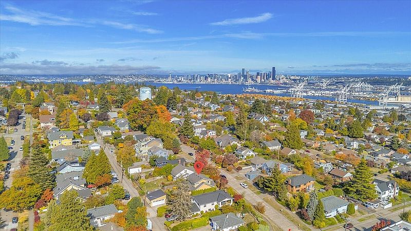 2nd image of 4049 40th Avenue SW