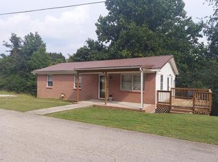 150 Blackburn Rd, Irvine, KY 40336