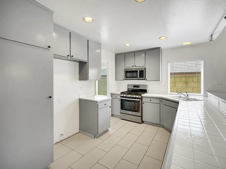 7750 Perlite Ave — Photo 28