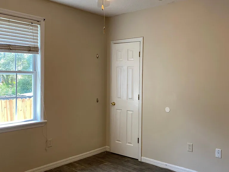 88 Chapin St — Photo 6