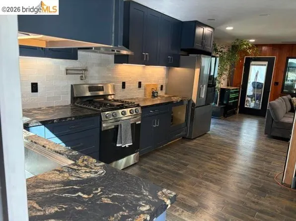 29600 Lassen Dr, Cold Springs, CA 95335