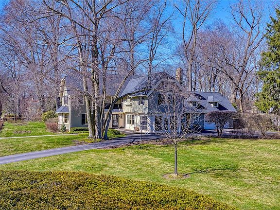 3rd image of 2542 Guilford Rd