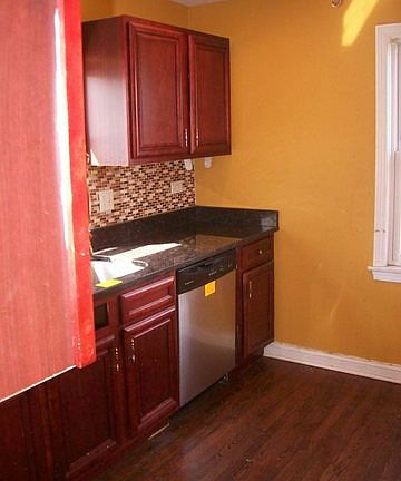 3rd image of 10354 S Oglesby Ave