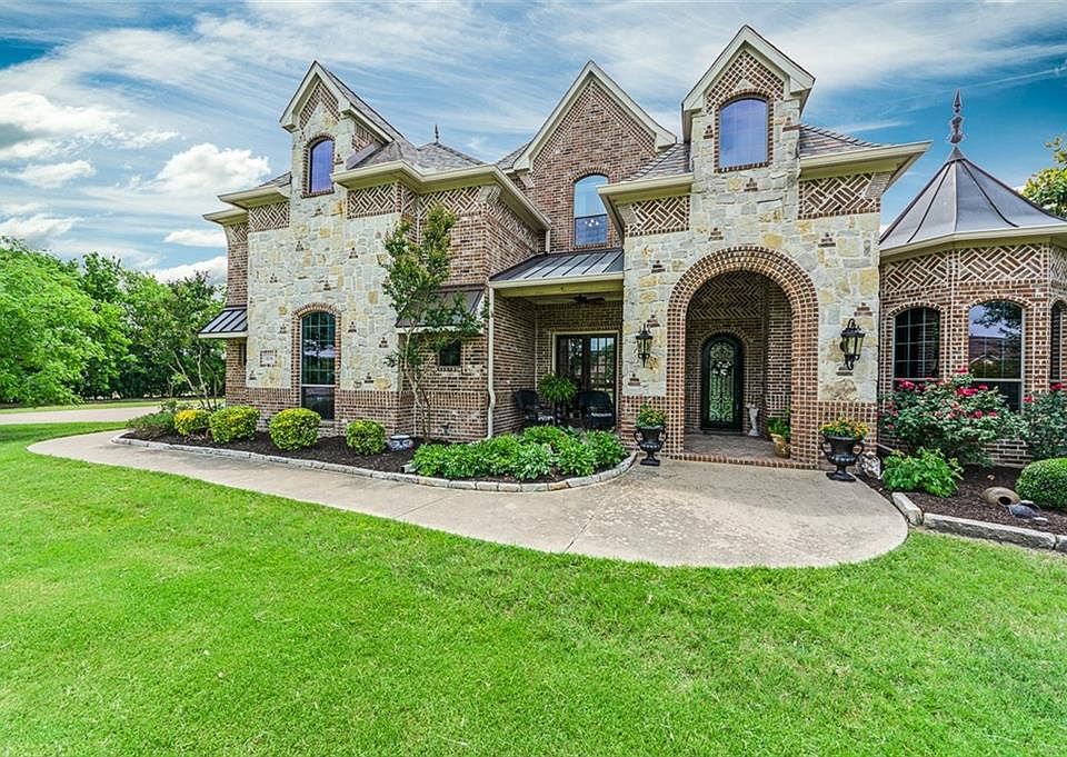 2nd image of 18396 Langford Ln