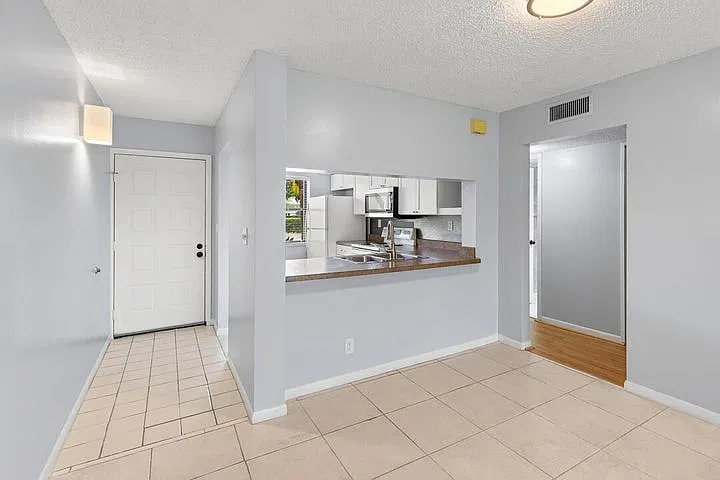 2 bed, 1000 sqft, $2,500 — Photo 4