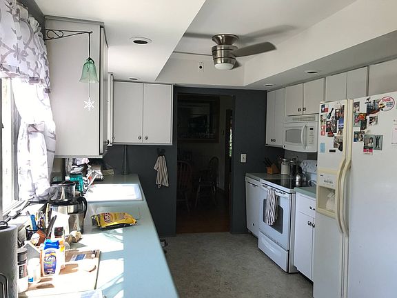 2nd image of 170 Vineyard Ave