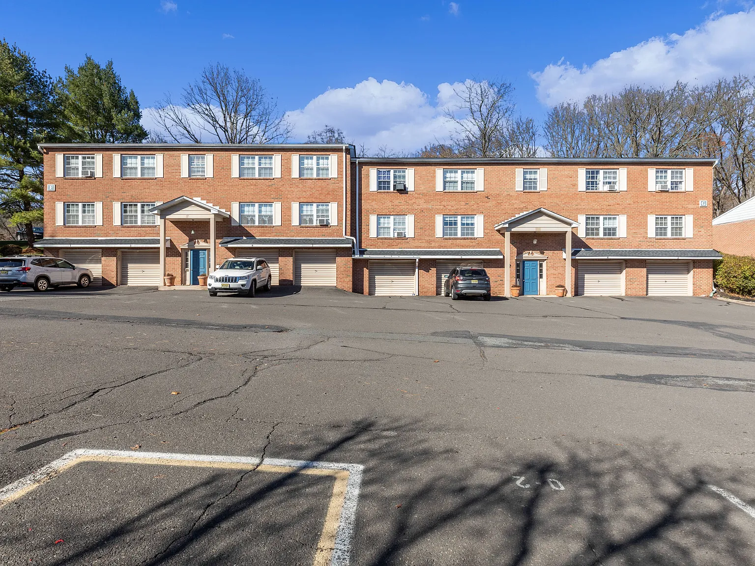 Pine Crest Apartments — Photo 4