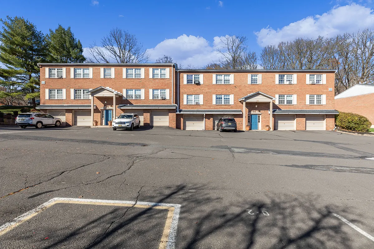 Building Photo - Pine Crest Apartments