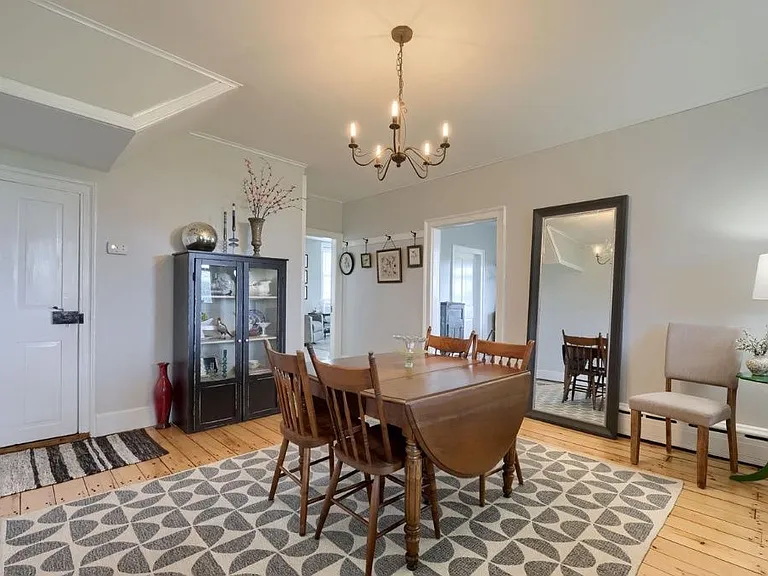 2047 Jarvis Rd — Photo 4