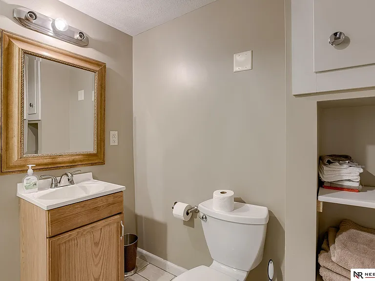 2425 S 47th St — Photo 17