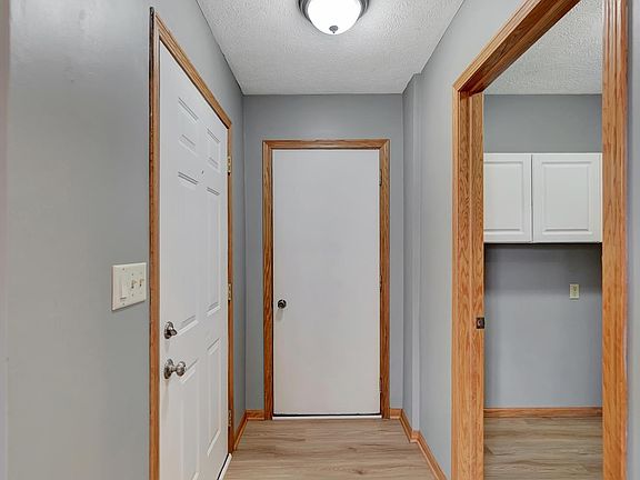 5th image of 2211 W Todd Ln