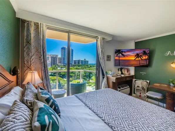 2045 Kalakaua Ave APT 611, Honolulu, HI 96815
