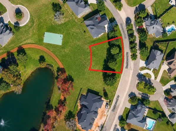 220 Bentwood Dr, Montgomery, TX 77356