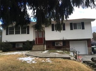 100 Canal Dr, Godeffroy, NY 12729