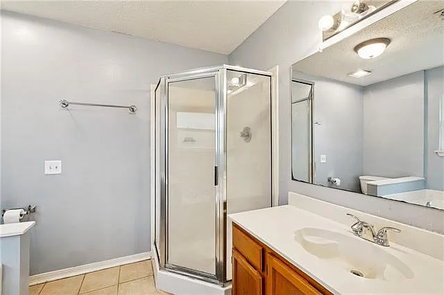 310 Oakley Ln — Photo 8