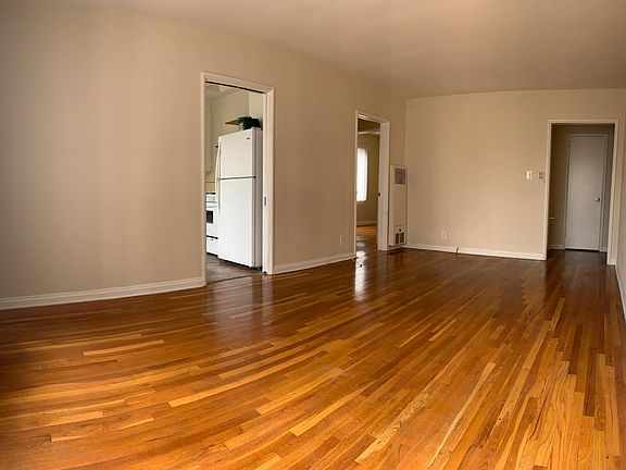 3rd image of 130 3/4 N Berendo St