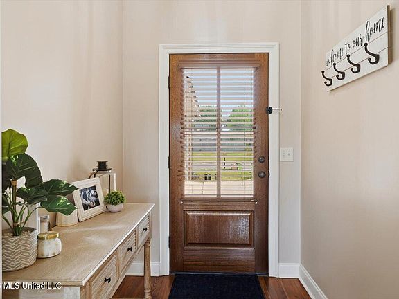 5th image of 378 Austin Cir