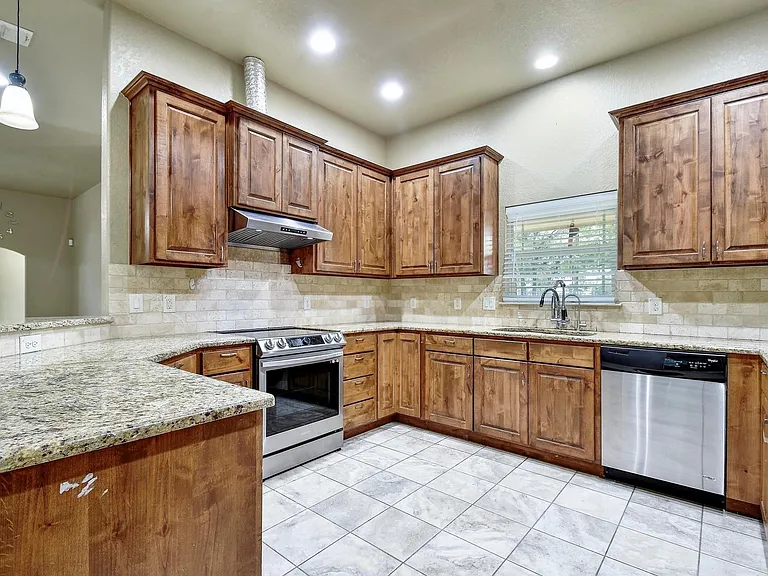 158 Pullman Rd — Photo 10