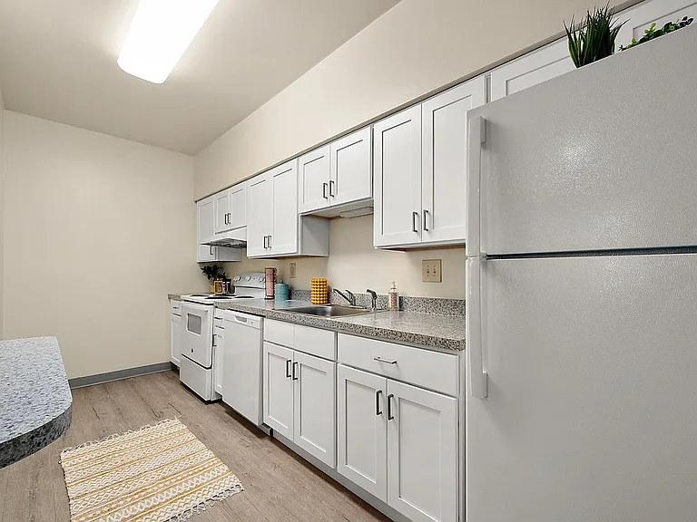 Parkwood Apartments — Photo 24