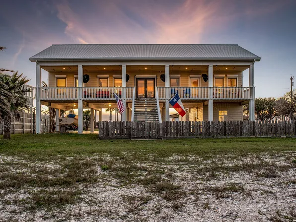 1565 N Ocean Dr, Port LaVaca, TX 77979