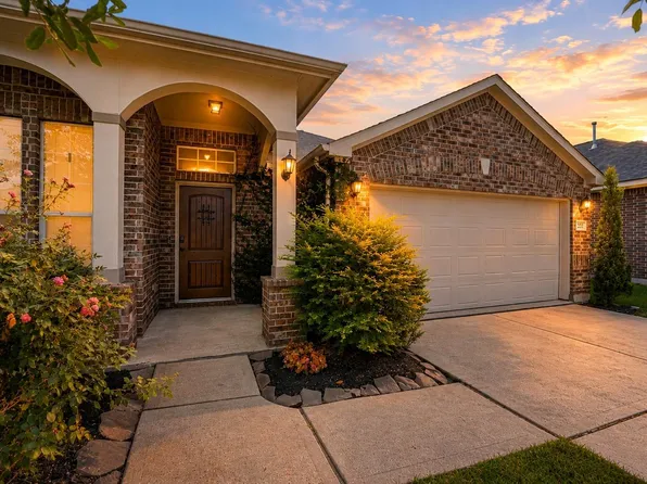 2211 Oak Rise Dr, Conroe, TX 77304